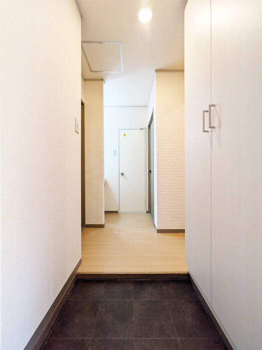 ピュアコート参番館の玄関