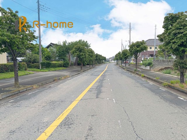 第2八千代町菅谷　新築戸建て　3号棟の前面道路含む現地写真|周辺環境も併せて案内致します♪
閑静な住宅地で笑顔あふれる新生活！
ぜひ現地へお越しください♪