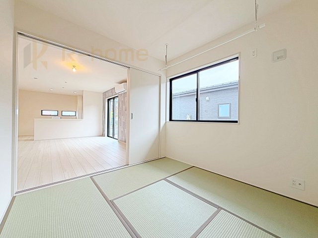 第2八千代町菅谷　新築戸建て　3号棟の和室|キッズスペースとしても活用できる和室！室内干しができて便利なホスクリーン付きです♪