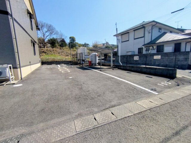 セジュールたつみの駐車場