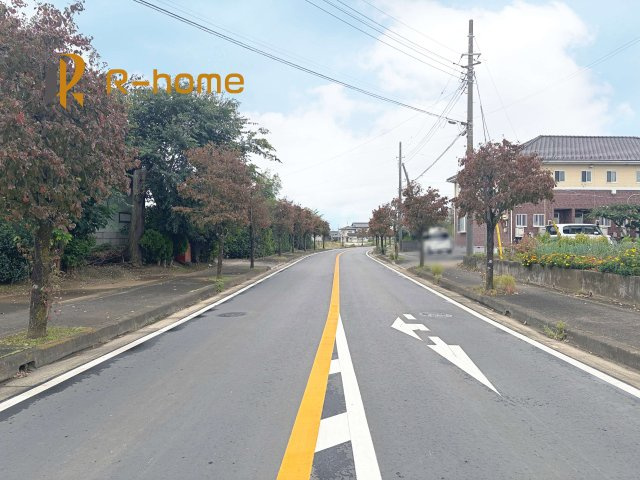 第2八千代町菅谷　新築戸建て　4号棟の前面道路含む現地写真|周辺環境も併せて案内致します♪
閑静な住宅地で笑顔あふれる新生活！
ぜひ現地へお越しください♪