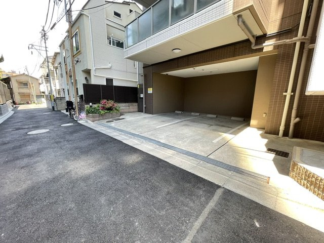アーバンキャッスル南千住の駐車場
