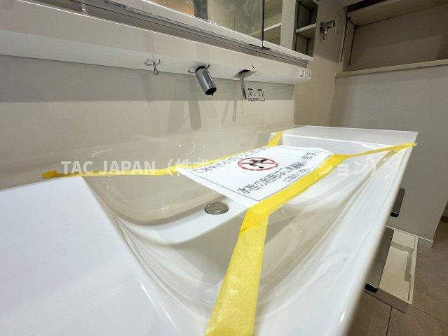 ディアハイム浅草の洗面所|【清潔感ある洗面ユニット】
つなぎ目が無くお手入れ楽々シームレス洗面ユニット。