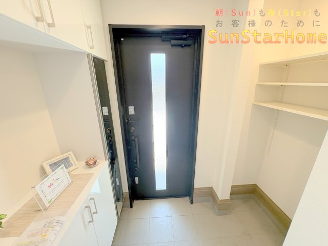 【サンスターホーム】青梅市新町5丁目　新築F号棟の玄関