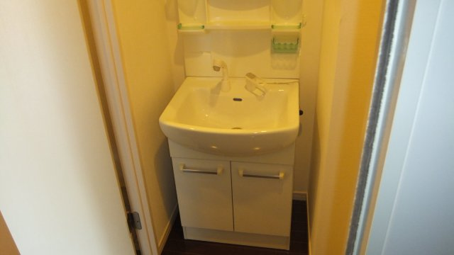 ヴィクトリアンコート船橋の洗面所|洗面台はシャンプードレッサーが完備です
