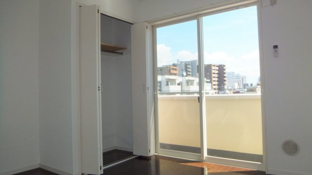 ヴィクトリアンコート船橋の寝室|日当り良好のお部屋です。