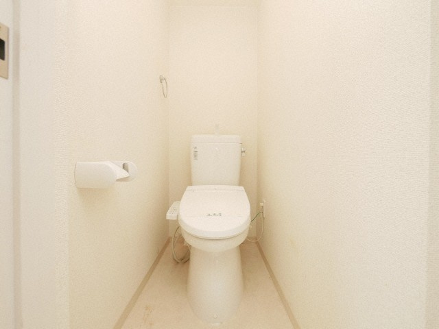 大阪市西成区岸里東２丁目の賃貸マンションのトイレ