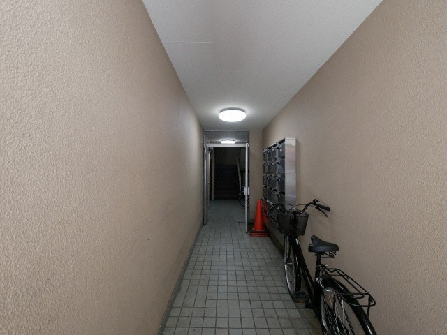 大阪市西成区岸里東２丁目の賃貸マンションのロビー