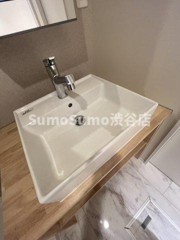 グランメゾン目黒の洗面所|脱衣スペースもあります