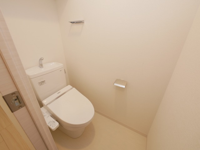 大阪市浪速区恵美須西２丁目の賃貸マンションのトイレ
