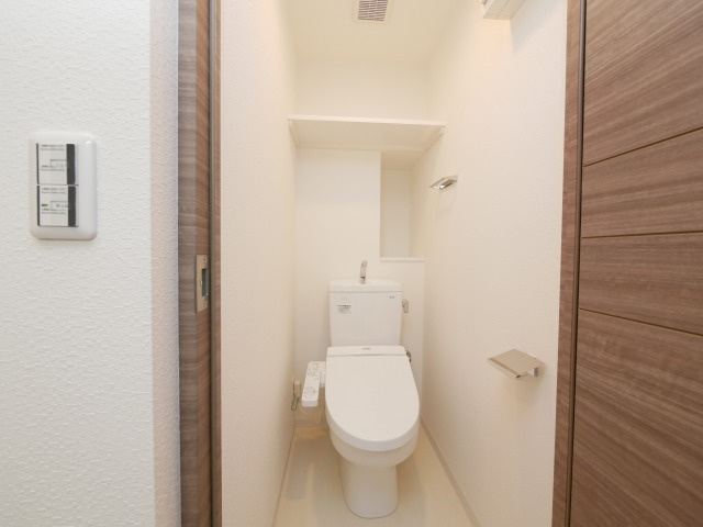 大阪市浪速区恵美須西２丁目の賃貸マンションのトイレ