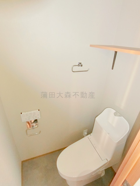 西蒲田3丁目戸建のトイレ|1階温水洗浄便座トイレ
