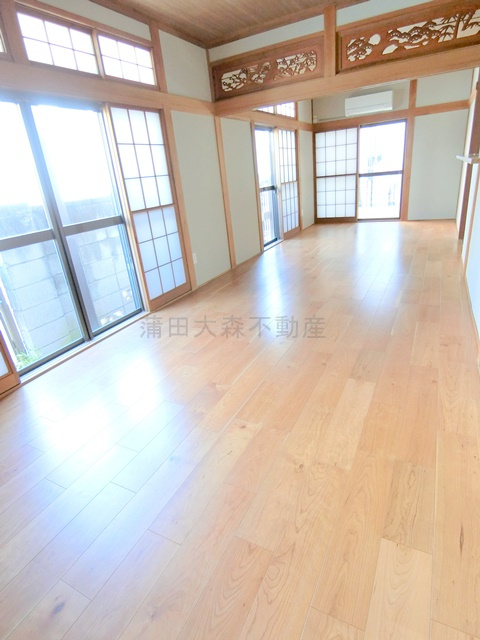 西蒲田3丁目戸建の居間・リビング|LD12帖