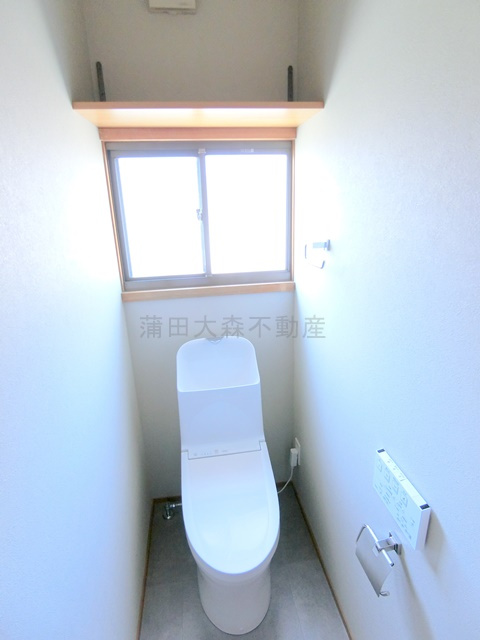 西蒲田3丁目戸建のトイレ|2階の温水洗浄便座トイレ