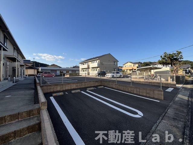 ポラリス北浜 B棟の駐車場