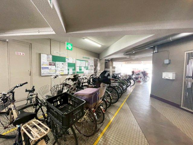 エバーグリーン淀川2号棟の駐輪場|自転車置き場です