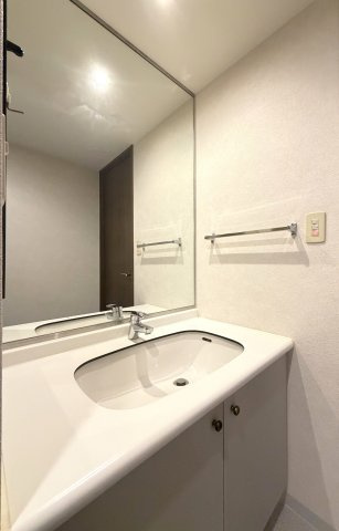 鳴滝パークホームズの独立洗面台