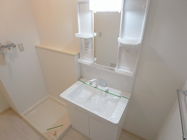ハイツKOYOの独立洗面台|シャンプードレッサーの広々した独立洗面