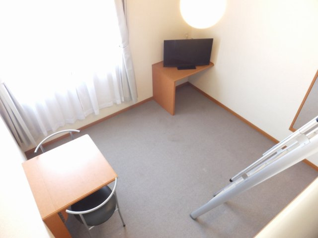 レオパレス北原の居間・リビング|大型家電設置済みのお部屋です。