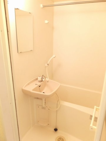 レオパレスＥＡＳＥⅢの浴室|日々の疲れを癒すお風呂付です