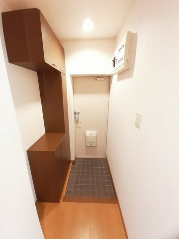 ルーラル・カーサＹの玄関|収納もある玄関です