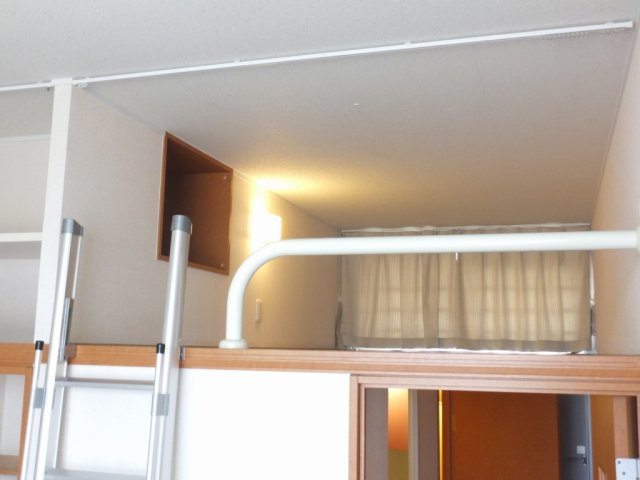 レオパレスルナシャインⅡの寝室|使い勝手のいい寝室です