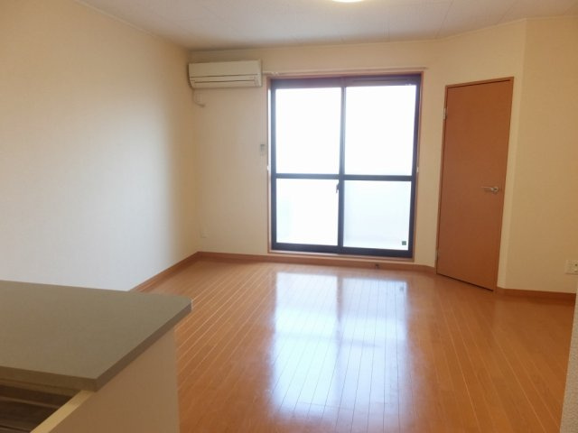 レオパレスシェソワⅡの寝室|約10畳の広めのお部屋です。