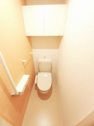 メゾンドソレイユ上大島のトイレ|コンパクトで使いやすいトイレです