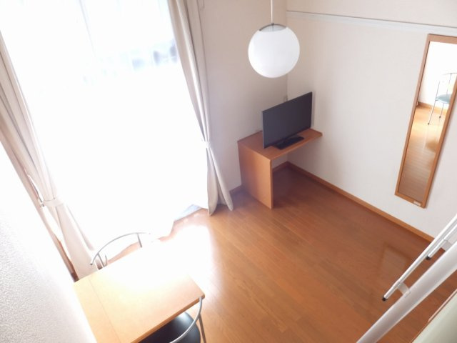 レオパレス天大南の居間・リビング|大型家電設置済みのお部屋です。