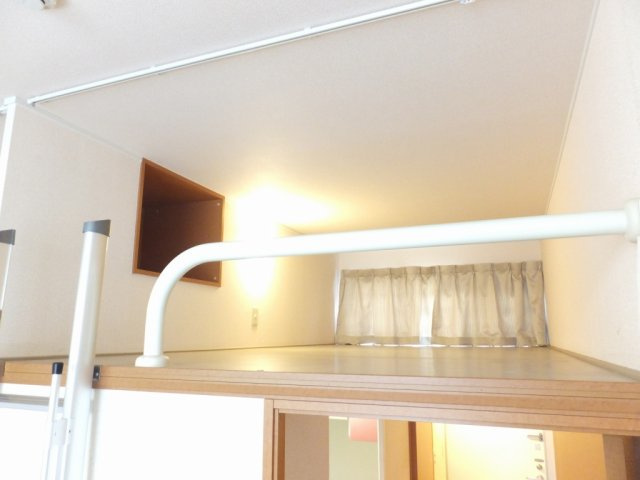 レオパレス天大南の寝室|開放的な寝室です