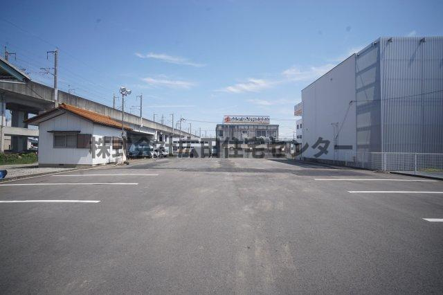 山口貸地（問屋町）の駐車場|落ち着いた玄関です