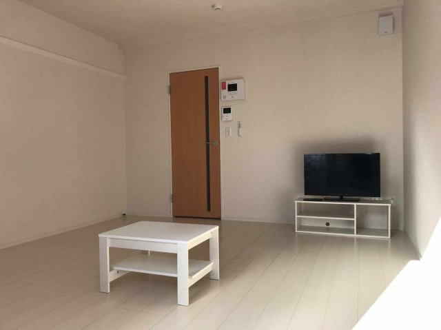 クレイノニュー荒牧町の居間・リビング|ゆったりとした居間です