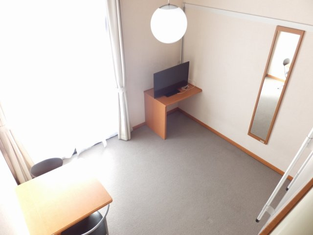 レオパレス天大南の居間・リビング|大型家電設置済みのお部屋です。