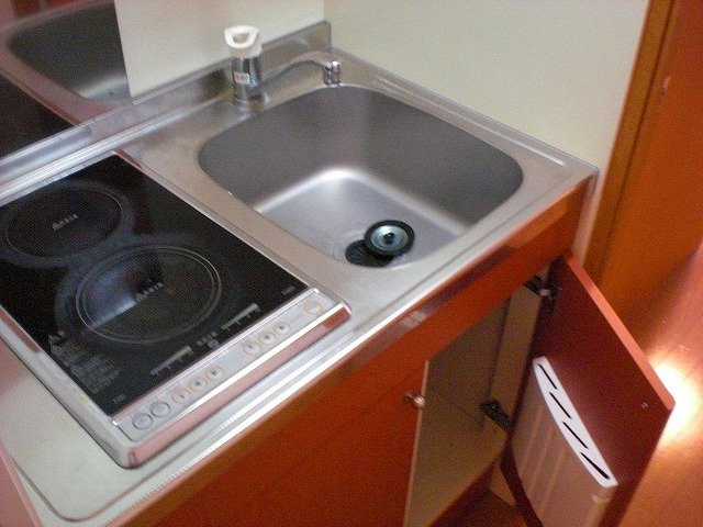 レオパレスＢｌｕｅ　Ｅｙｅのキッチン|火の出ないヒーターですので安心です！