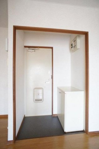メゾンユキエの玄関|収納もある玄関です