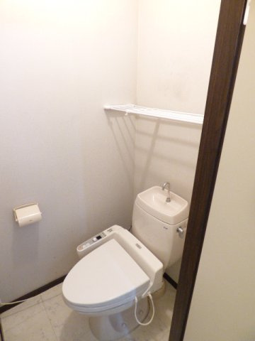 ポニーハイツのトイレ|ゆったりとした空間のトイレです