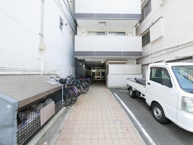 グランパシフィック難波南の駐車場