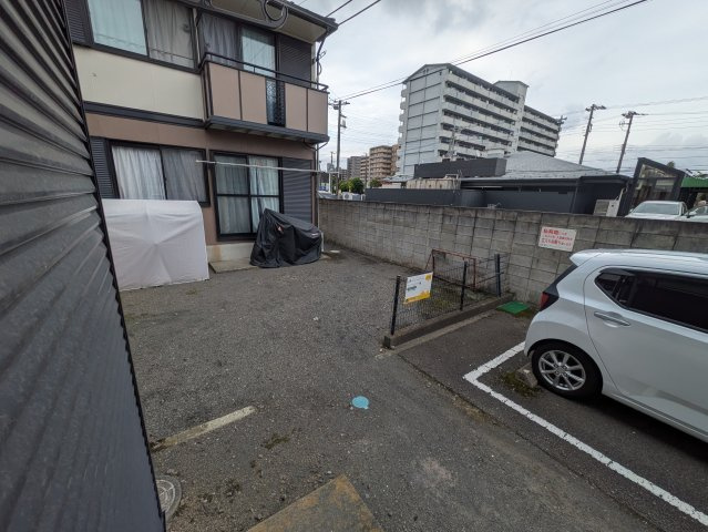 エステート厚木の駐車場