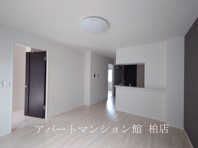 仮称）柏市船戸　新築アパートの居間・リビング