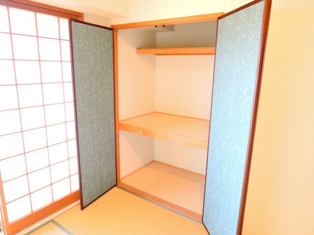 モナ ヴェイルの収納