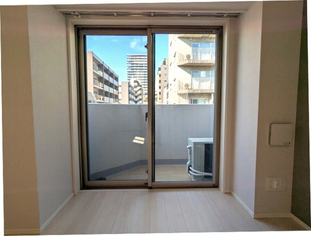 STAGE FIRST浅草橋4の設備|6Fバルコニー、防音性・防犯性・遮熱効果の高いペアサッシの窓です