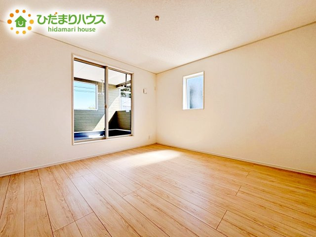 【寝室】 | 那珂市瓜連第14　新築戸建　5号棟 | バルコニーに面していて、たっぷり光りの入る明るい主寝室です！