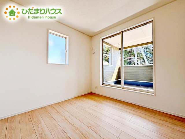 【洋室】 | 那珂市瓜連第14　新築戸建　5号棟 | バルコニーに面している居室なので、自然と光が差し込みます。