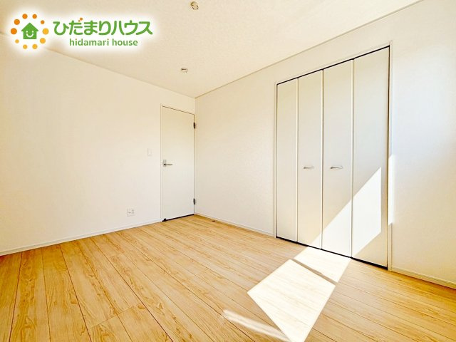 【洋室】 | 那珂市瓜連第14　新築戸建　5号棟 | 家族一人ひとりの大切なプライベート空間。趣味に合わせて使って頂けるようシンプルに仕上げてあります。暮らし心地を大きく左右する収納を、適材適所に配置し使い勝手を考慮しました。