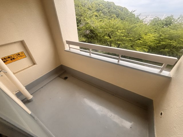 住吉台東住宅3号棟のバルコニー