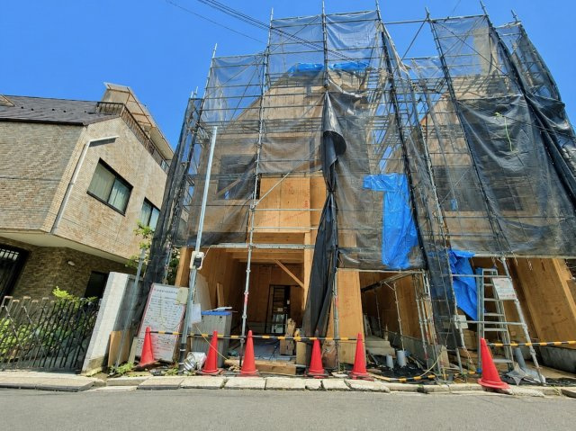 中野区新井1丁目 全2棟 A号棟の外観|只今一生懸命建築中です♪♪
是非現地にて実際にご見学ください