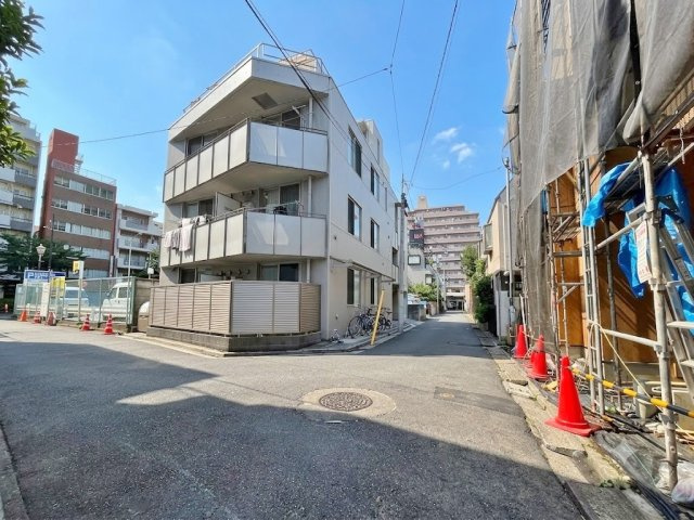 中野区新井1丁目 全2棟 A号棟の前面道路含む現地写真|再開発で発展する街「中野」駅徒歩8分の快適な立地
今後、より一層の快適さと利便性が望めます
美しく生まれ変わる街並みも楽しみですね♪