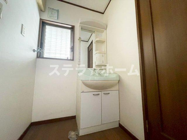 大桐4 中古戸建の独立洗面台|独立洗面台あり、毎朝おしゃれに忙しい女性の方におすすめです