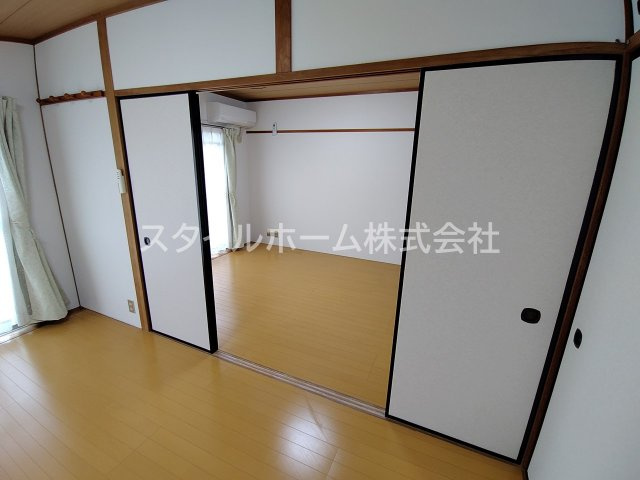 センチュリーシュンエーの内装|別部屋写真です。