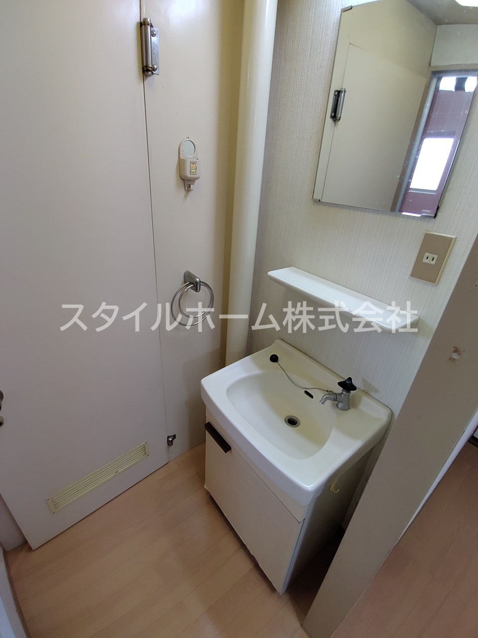 センチュリーシュンエーの洗面所|別部屋写真です。